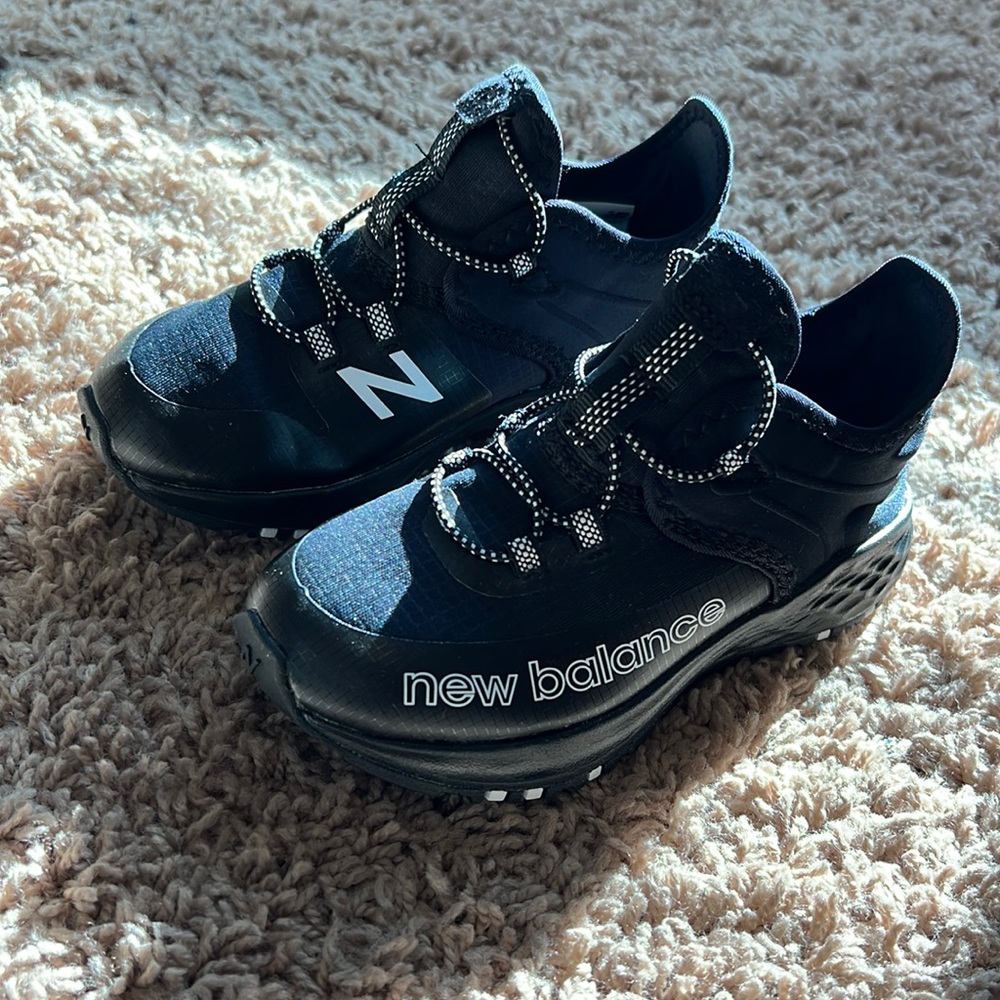 New Balance Black & White fresh foam Roav
